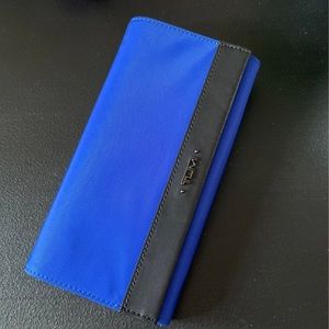 Tumi Continental Flap wallet